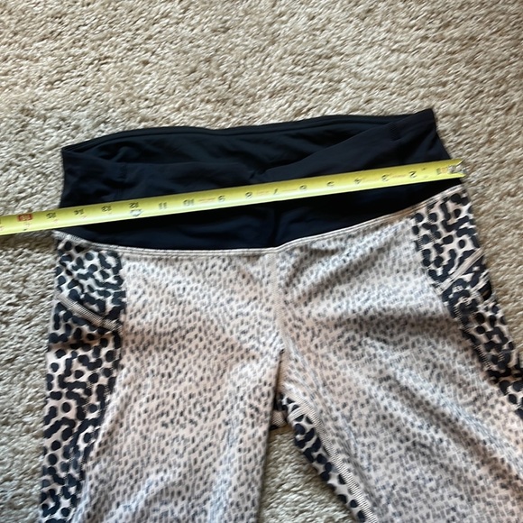 Lululemon TopSpeed crop Dottie Dash green black a spot Capri leggings - Picture 13 of 13